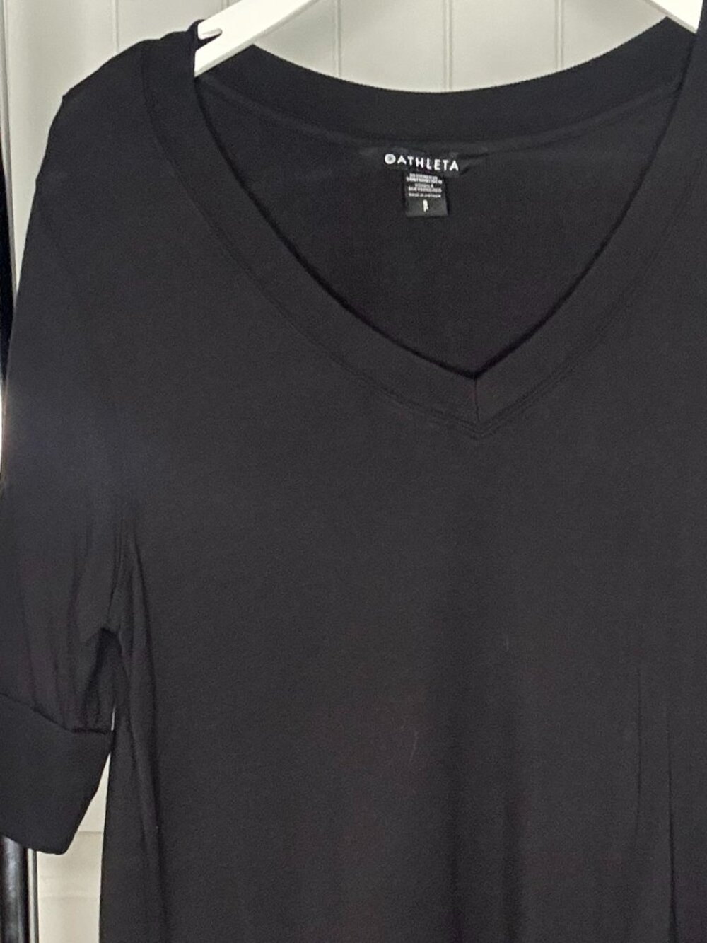 Athleta Black V-Neck Short-Sleeve Top | size small